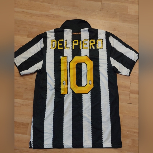 Juventus 2010-11 Home Shirt 10 del piero - Picture 9 of 10